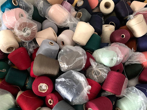 庫(kù)存紗線(xiàn)回收現(xiàn)場(chǎng)